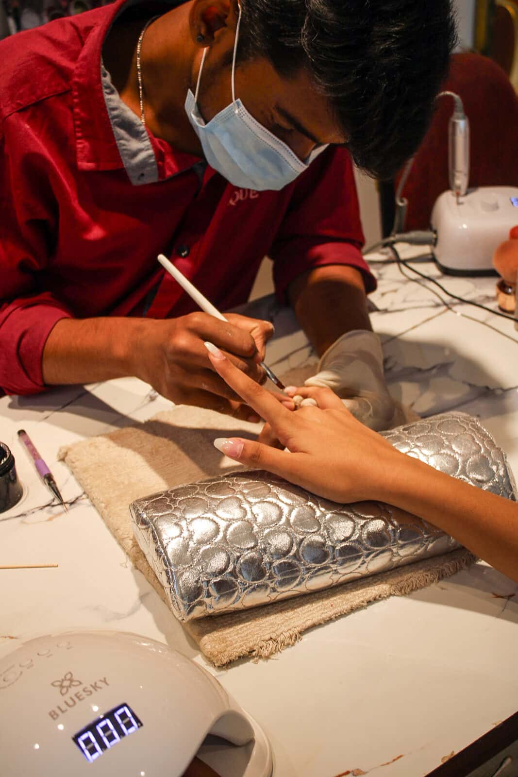 Detailing a nail set